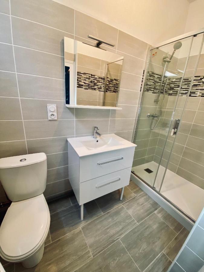 Le Moderne Apartment Issoudun Bagian luar foto