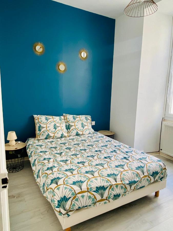 Le Moderne Apartment Issoudun Bagian luar foto