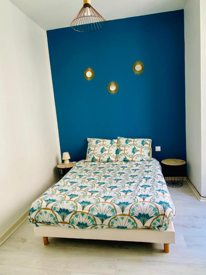 Le Moderne Apartment Issoudun Bagian luar foto