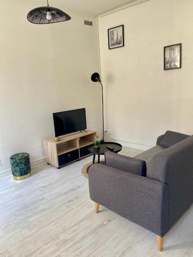 Le Moderne Apartment Issoudun Bagian luar foto